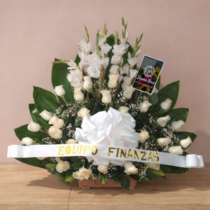 Arreglo Fúnebre de Rosas Blancas – Despedida Respetuosa