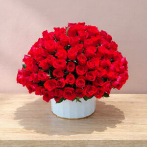 Arreglo Redondo de Rosas Rojas – Elegancia Clásica