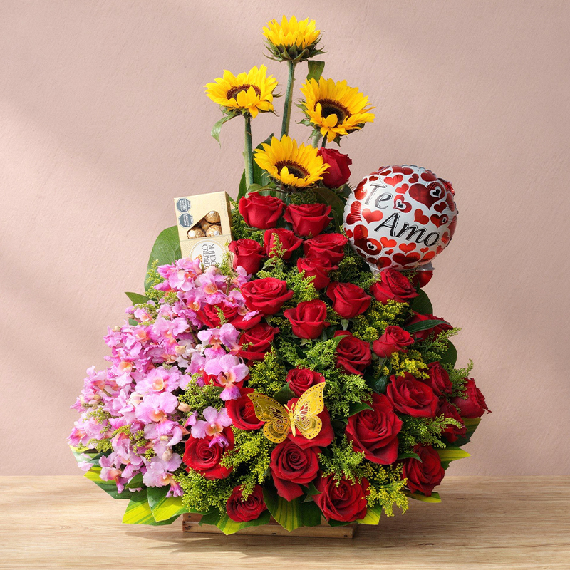 Arreglo de Cumpleaños con Flores Mixtas y Globo – Celebración Premium