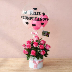 Arreglo de Cumpleaños con Rosas Rosadas y Globo – Celebración Especial