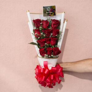 Bouquet Vertical de Rosas Rojas – Amor Clásico