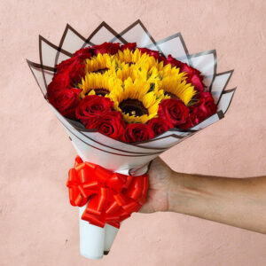 Bouquet de Girasoles y Rosas Rojas – Contraste Natural