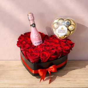Corazón de Rosas Rojas con Botella y Chocolates – Amor Exclusivo