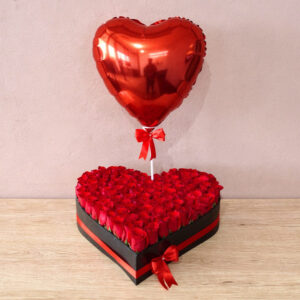 Corazón de Rosas Rojas con Globo – Amor Sorpresa