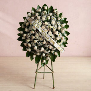 Corona Fúnebre de Rosas Blancas – Homenaje Elegante