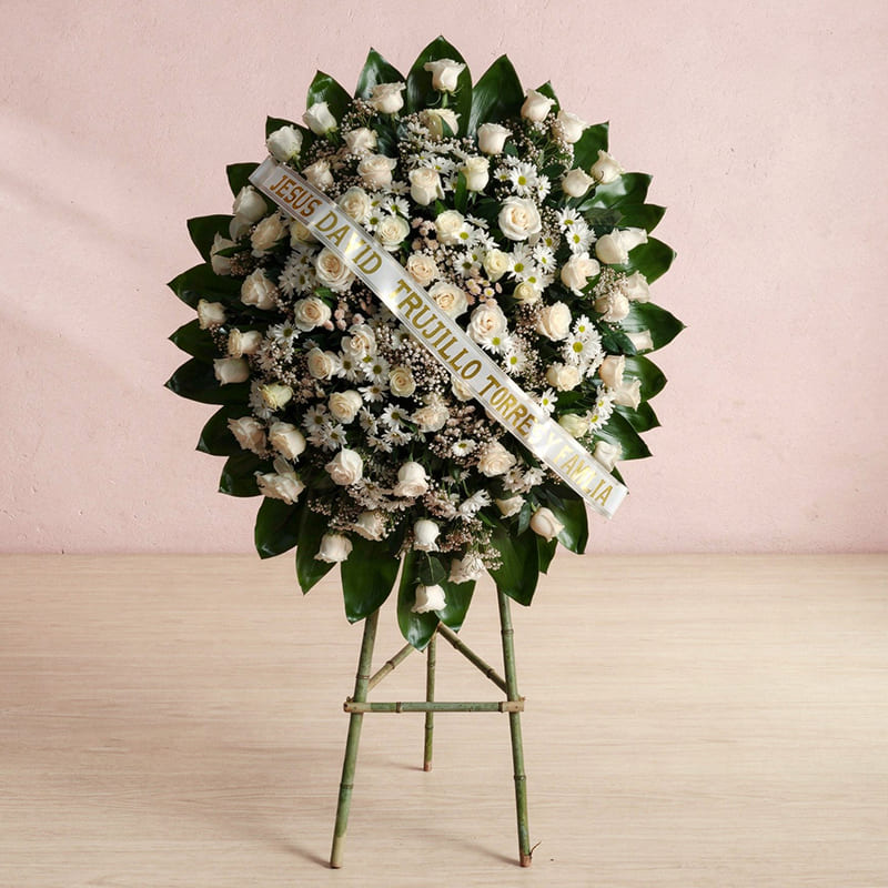 Corona Fúnebre de Rosas Blancas – Homenaje Elegante