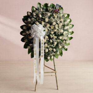 Corona Fúnebre de Rosas Blancas – Homenaje Sobrio