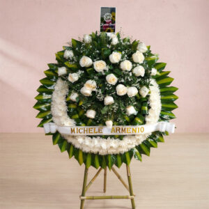 Corona Fúnebre de Rosas Blancas – Homenaje Tradicional