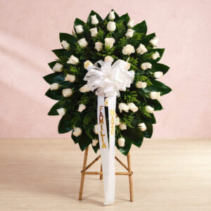 Corona Fúnebre de Rosas Blancas – Tributo Clásico