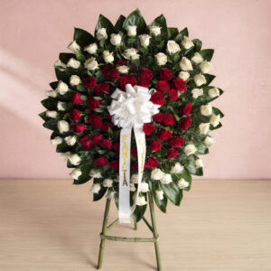 Corona Fúnebre de Rosas Rojas y Blancas – Homenaje Clásico